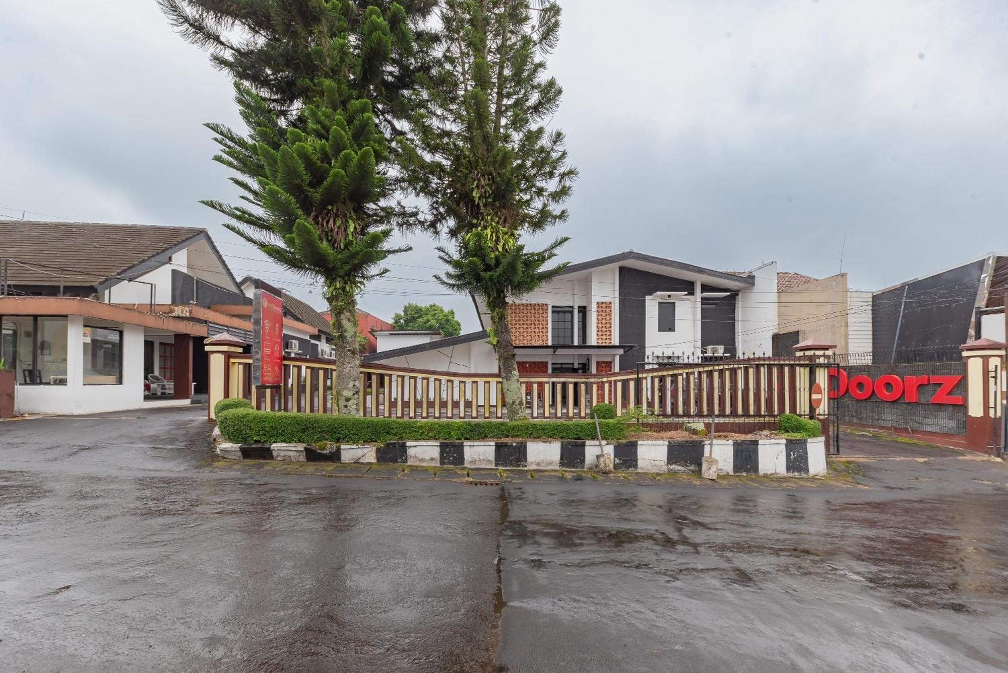Reddoorz Near Taman Kota Lapang Merdeka Sukabumi Exterior photo